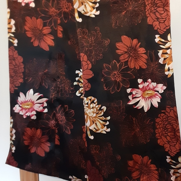 Flowery Soft Scarf - Picture 3 of 3